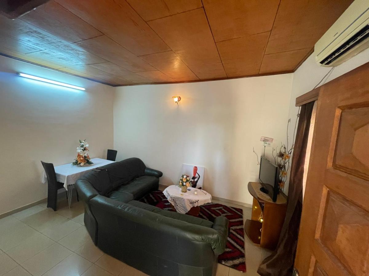 Km'S Cozy Spacious Calm Appart Meuble Yaoundé エクステリア 写真