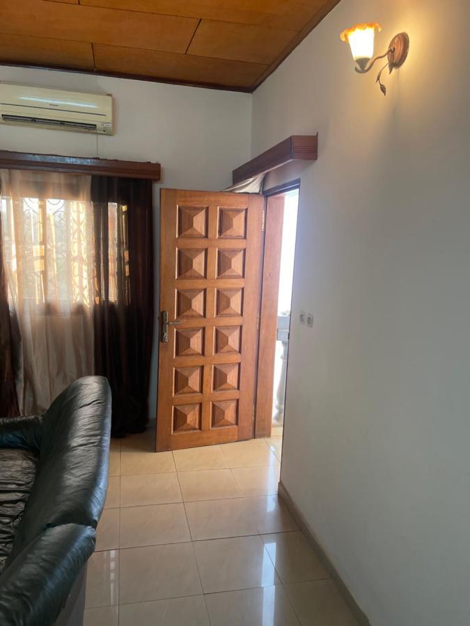 Km'S Cozy Spacious Calm Appart Meuble Yaoundé エクステリア 写真