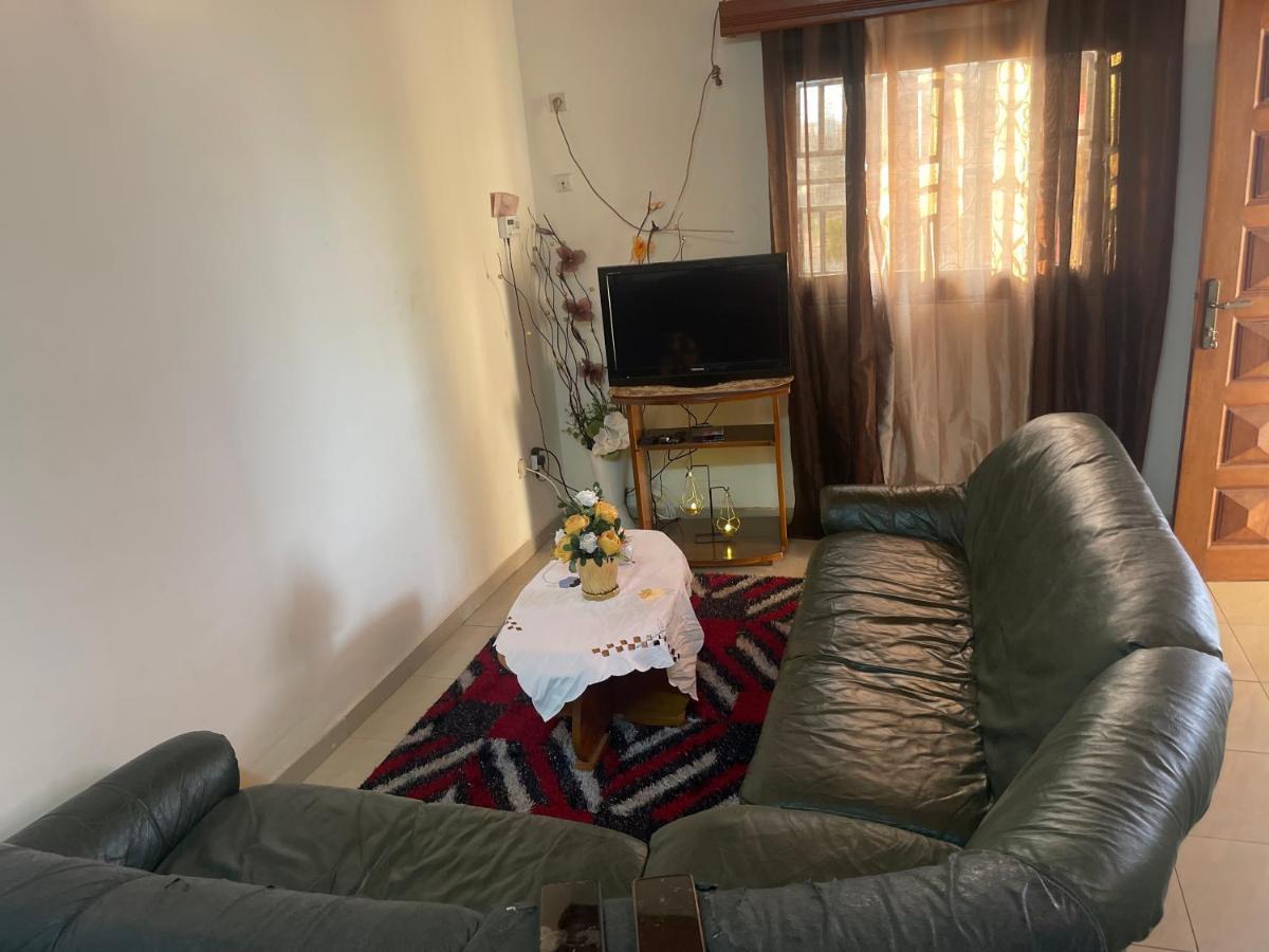 Km'S Cozy Spacious Calm Appart Meuble Yaoundé エクステリア 写真