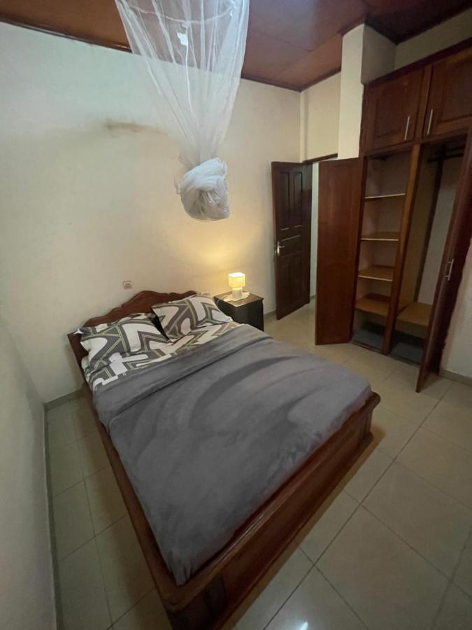 Km'S Cozy Spacious Calm Appart Meuble Yaoundé エクステリア 写真