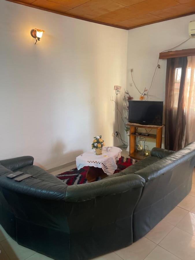 Km'S Cozy Spacious Calm Appart Meuble Yaoundé エクステリア 写真