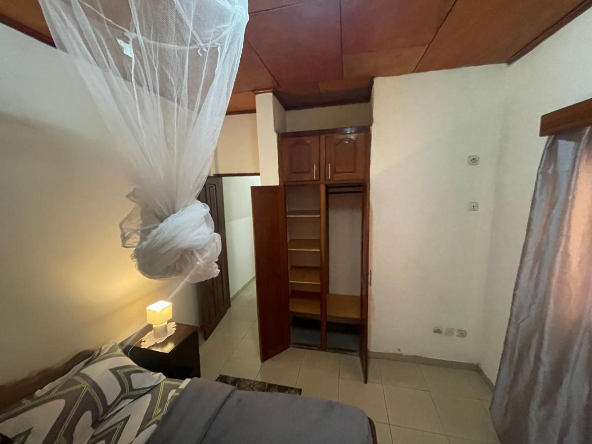 Km'S Cozy Spacious Calm Appart Meuble Yaoundé エクステリア 写真