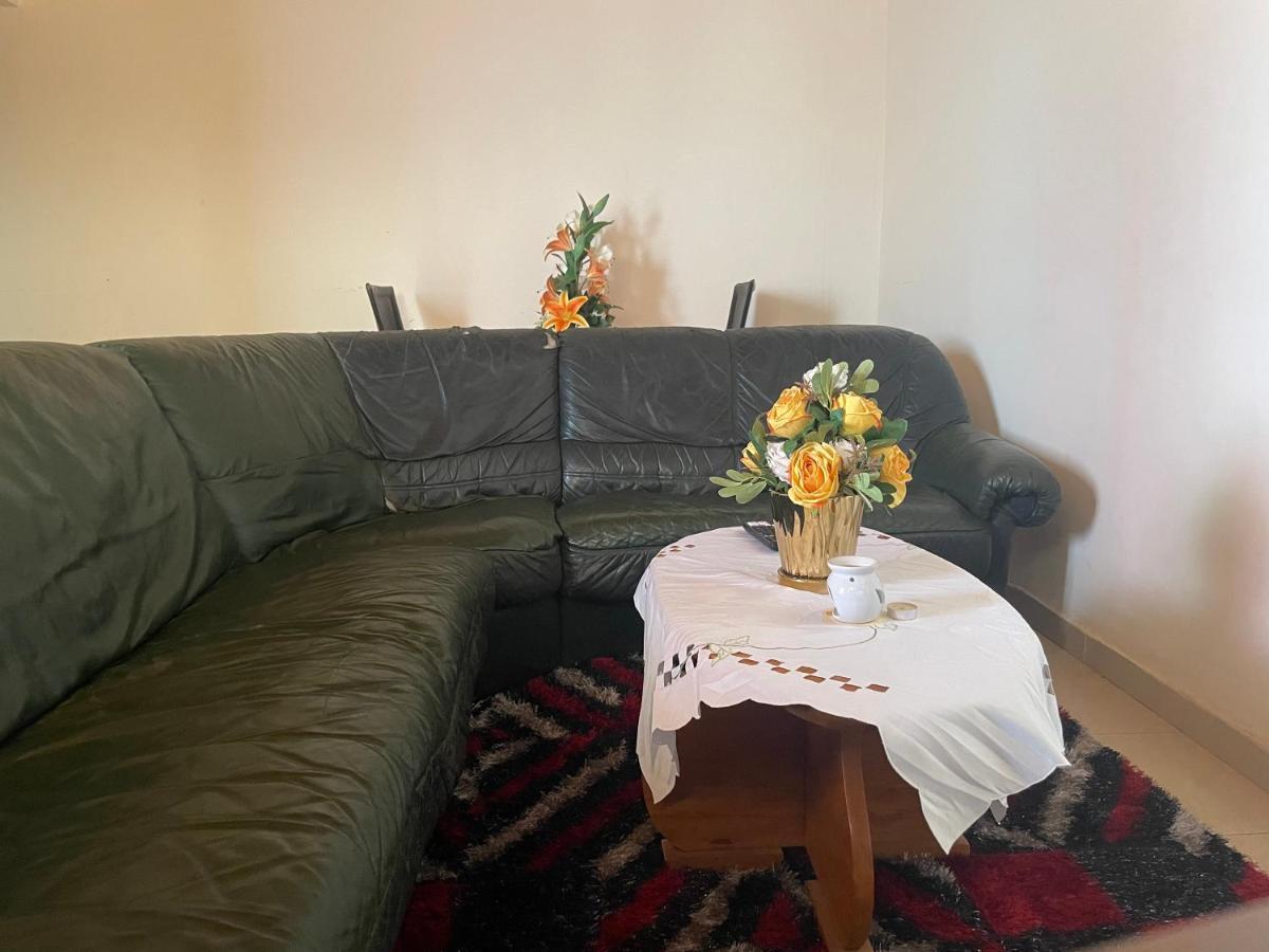 Km'S Cozy Spacious Calm Appart Meuble Yaoundé エクステリア 写真